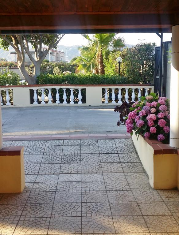 B&B Baia Dello Stretto Gallico Marina Exterior foto